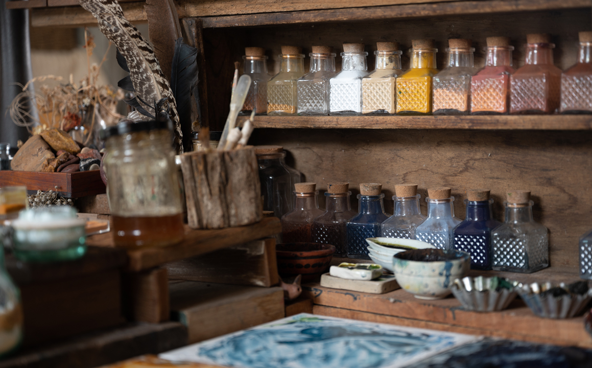 Medium, Solvent, Diluent, and Binder in Painting: Definitions, Etymology, Material Roles, and Historical Usage